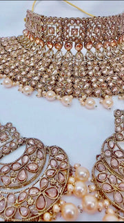 Indian Pakistani Jewellery Hanifa: gold, choker, earring and tikka set - Bijoux Pieces