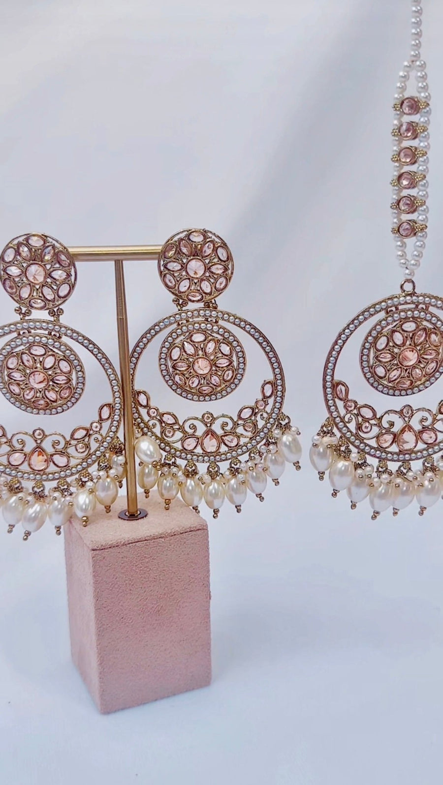 Imani: gold and pale pink earrings with tikka - Bijoux Pieces Indian Pakistani Jewellery 