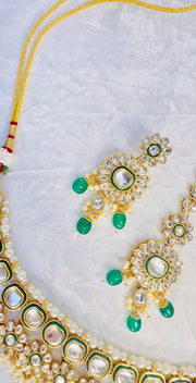 Indian Pakistani Jewellery Malaika: Gold & green choker, earring, tikka set - Bijoux Pieces