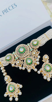 Indian Pakistani Jewellery Meriem: Gold & green choker, earring, tikka set - Bijoux Pieces