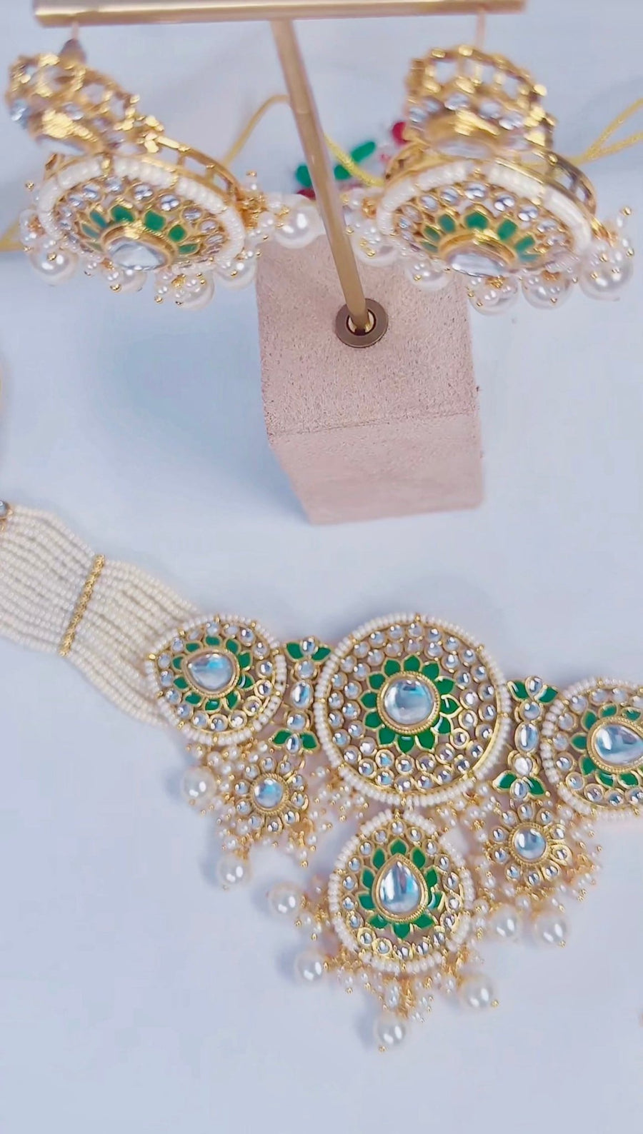 Indian Pakistani Jewellery Meriem: Gold & green choker, earring, tikka set - Bijoux Pieces