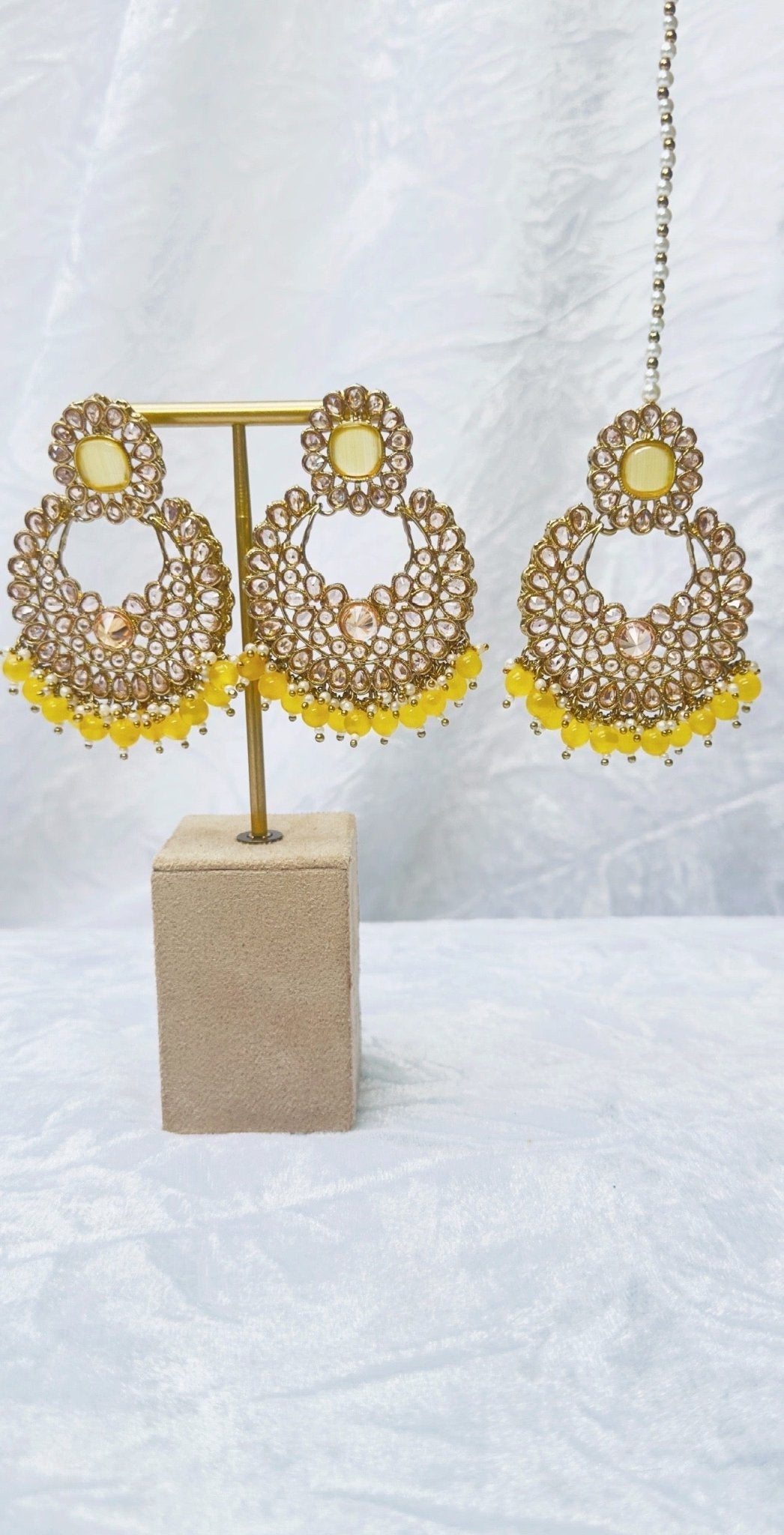 Indian Pakistani Jewellery Taliba: yellow & gold earrings with tikka - Bijoux Pieces