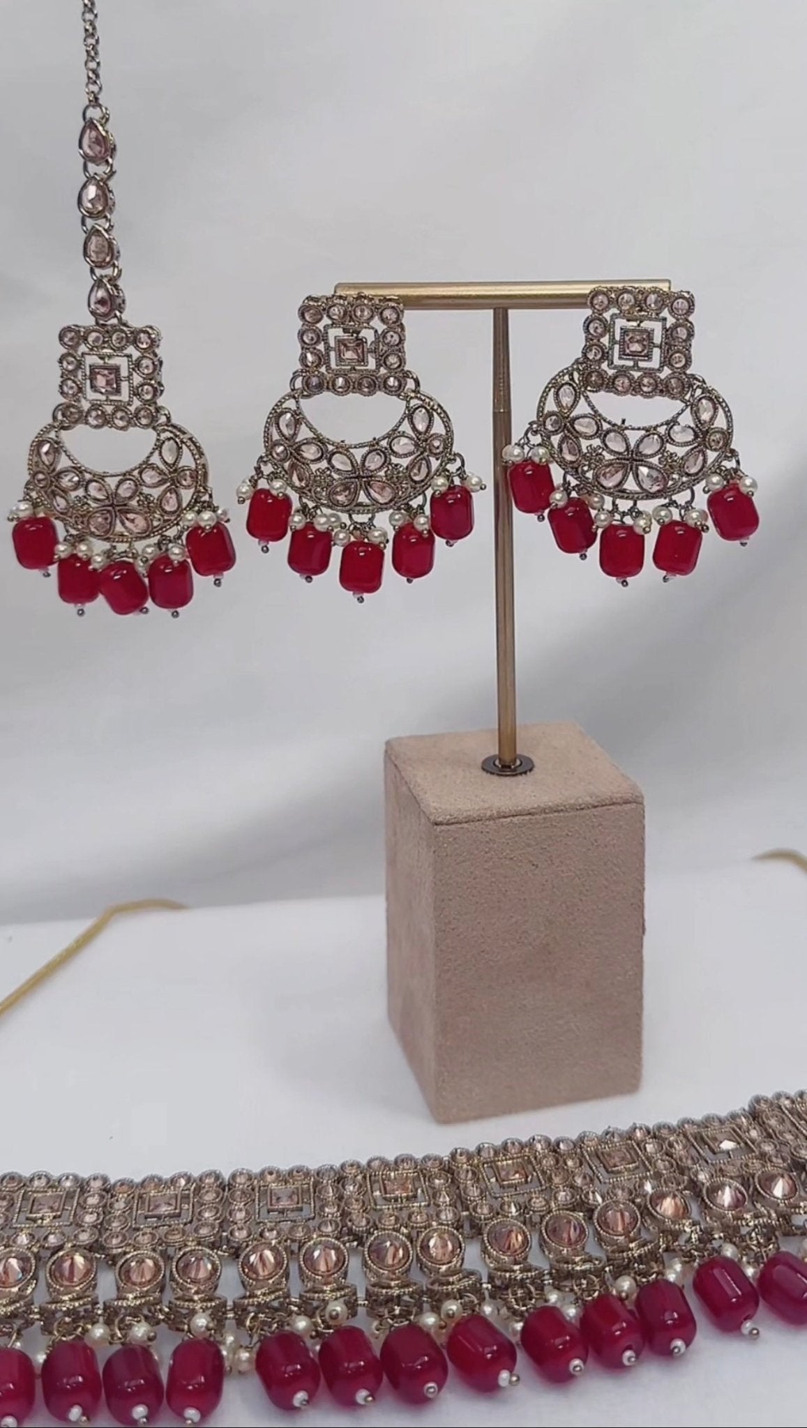 Indian Pakistani Jewellery Zayna: Red choker necklace, earring, tikka set - Bijoux Pieces