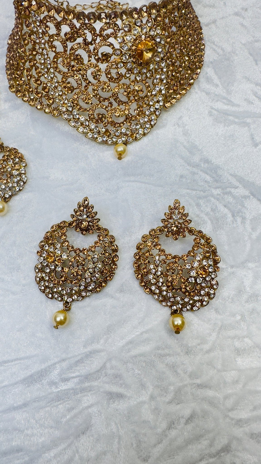 Jawahir set: Antique coloured choker set with tikka and earrings - Bijoux Pieces